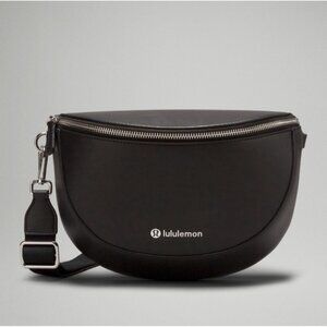 LAST ONE Lululemon Cactus Material Saddle Crossbody Bag 2L - Black Silver